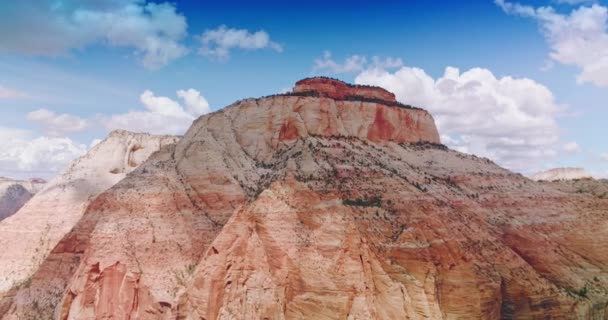 Egy Csodálatos Szikla Tetejére Nézünk Egyik Kanyonra Gyönyörű Napos Felvétel — Stock videók