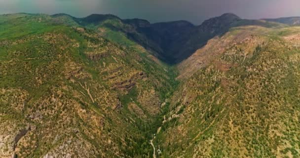 Ciel Gris Dramatique Dessus Puissante Montagne Massive Montagnes Colorado Avec — Video