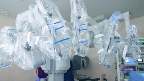 Equipamento Alta Tecnologia Teatro Cirúrgico Atualizado Médicos Por Trás Robô — Vídeo de Stock
