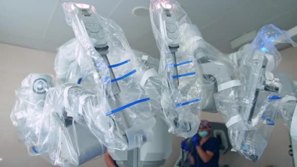 Bekijk Robotarmen Van Geavanceerde Apparatuur Operatiekamer Cirkelbeweging Rond Vinci Robot — Stockvideo