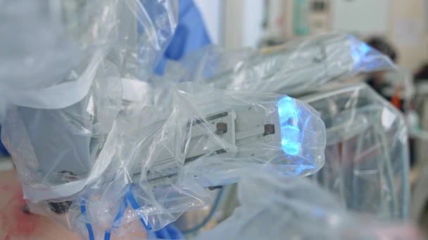 Laparoskopická Operace Prováděná Pokročilým Zařízením Vinci Robotické Paže Pohybující Těle — Stock video