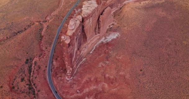Prachtige Mooie Platte Rots Gelegen Het Midden Van Woestijn Drone — Stockvideo