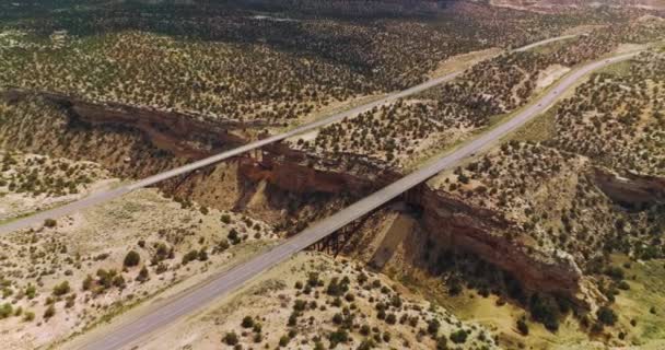 Riesiger Riss Den Felsen Der Wüste Utah Usa Brücken Die — Stockvideo