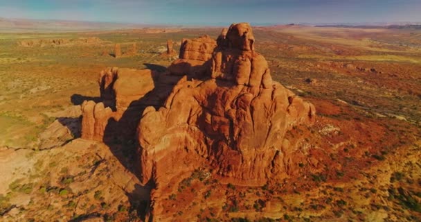 Unusual Sunlit Mount Rounded Edges Middle Desert Panning Footage Beautiful — Stock Video
