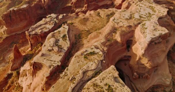 Inusuales Rocas Rojas Forma Extraña Cañones Americanos Utah Descendiendo Sobre — Vídeo de stock