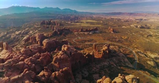 Zaokrąglone Skały Parku Narodowego Arches Utah Usa Słoneczna Panorama Górzystej — Wideo stockowe
