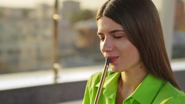 Dark Haired Beautiful Young Lady Green Shirt Smoking Hookah Relaxing — Stock Video