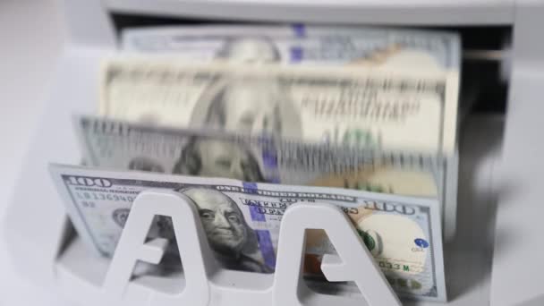 Cem Dólares Serem Calculados Máquina Contagem Dinheiro Benjamin Franklin Retrato — Vídeo de Stock