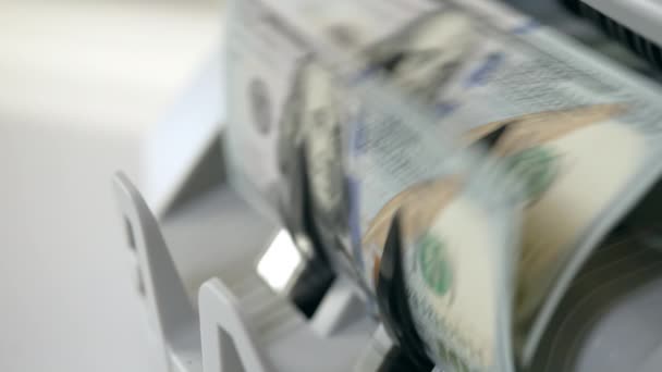 100 Dolláros Bankjegyek Gyorsan Megfordultak Pénzautomata Nyílásában Készülék Bankok Valutaszámításához — Stock videók