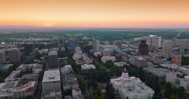 Gün Batımında Güzel Şehir Manzarası Hava Perspektifinden Sacramento California Abd — Stok video