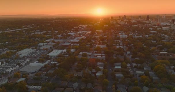 Terang Pengaturan Matahari Atas Kota Besar Sacramento Panorama Saat Matahari — Stok Video