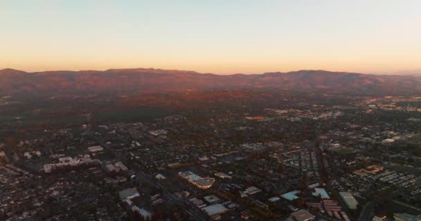 Чудова Долина Напи Заході Сонця Прекрасні Гори Освітлені Останніми Променями — стокове відео