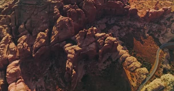 Úžasné Podivné Vrcholky Kaňonů Působivé Skály Národního Parku Arches Utahu — Stock video