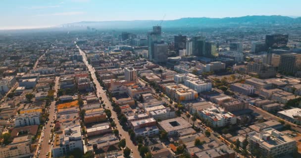 Los Angeles Architecture Beautiful Sunny Daytime Hazy Mountains Backdrop Blue — Stock Video
