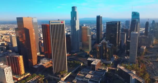 Filmación Nivel Rascacielos Del Soleado Los Ángeles Edificios Contemporáneos Diversos — Vídeo de stock