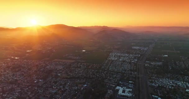 Panorama Ciudad Rodeado Campos Agrícolas Hermoso Paisaje Napa California Atardecer — Vídeos de Stock