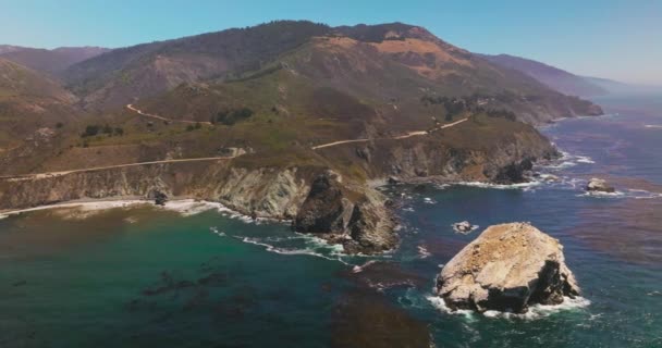 Bergkust Van Stille Oceaan Californië Usa Wegen Dwars Door Het — Stockvideo