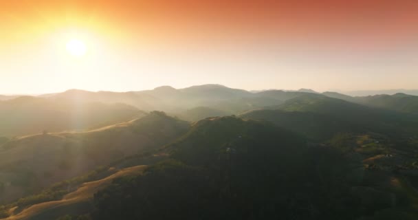 Gröna Vingårdar Växer Över Vackra Kullarna Kalifornien Usa Berg Panorama — Stockvideo