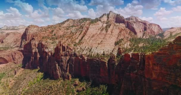 Volando Más Cerca Roca Escarpada Parque Nacional Zion Hermosos Cañones — Vídeos de Stock