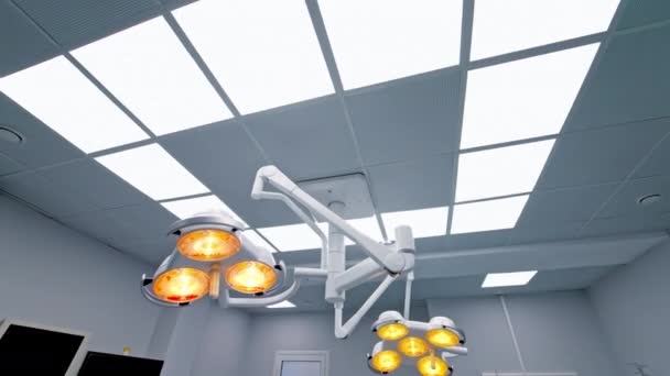 Licht Operationssaal Eingeschaltet Vielfältige Helle Beleuchtung Modernen Operationssaal Aus Niedriger — Stockvideo