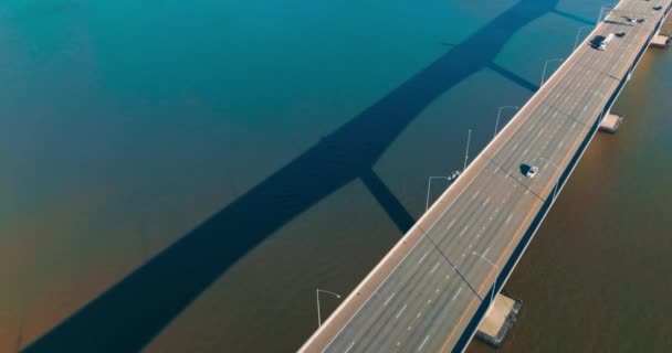 Ponte Dell Automobile Con Strada Senso Unico Più Corsie Trasporto — Video Stock