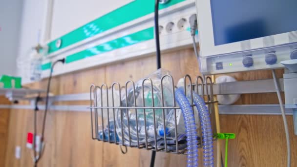 Equipamento Avançado Moderno Ligado Parede Enfermaria Hospital Tubos Fios Aparelhos — Vídeo de Stock