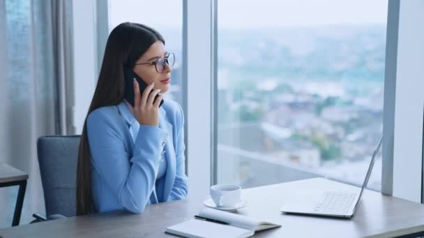 Beautiful Brunette Lady Sitting Desk Office Having Phone Conversation Woman — Stock Video
