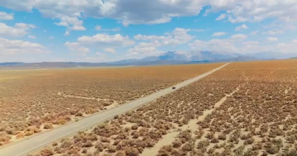 Longa Estrada Reta Deserto Sem Vida Auto Estrada Para Nevada — Vídeo de Stock