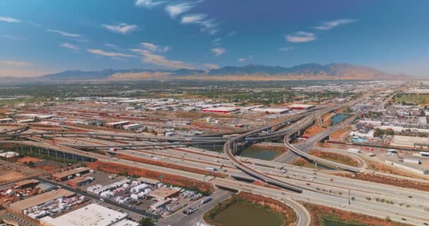 Tráfico Por Carretera Ocupado Las Afueras Gran Ciudad Salt Lake — Vídeos de Stock
