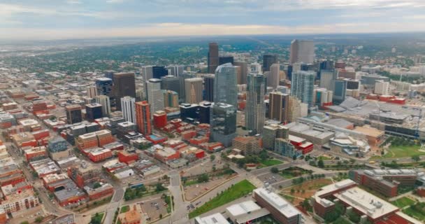 Approche Des Gratte Ciel Denver Dans Centre Ville Circulation Animée — Video