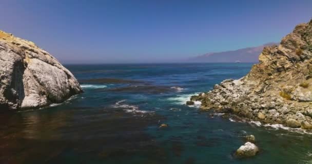 Laag Boven Het Blauwe Water Van Stille Oceaan Algen Drijven — Stockvideo