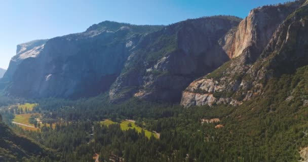 Yosemite Ulusal Parkı Kaliforniya Abd Deki Inanılmaz Dik Dağlar Yeşil — Stok video