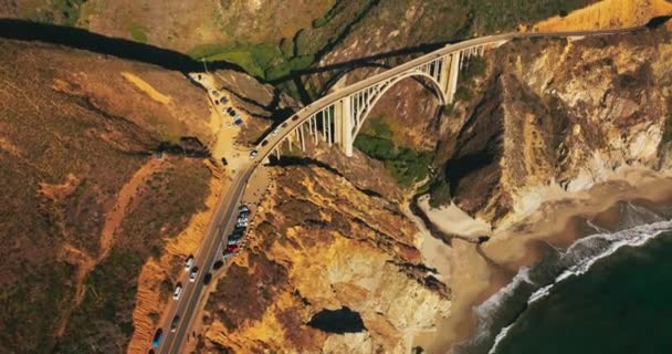 Rocce Illuminate Dal Sole Della Costa Californiana Bellissimo Ponte Arco — Video Stock