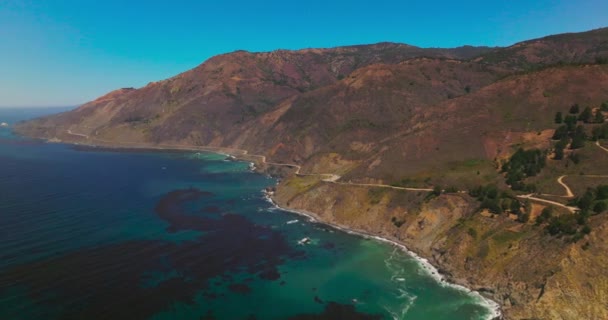 Opvallend Uitzicht Rotsen Aan Kust Van Californië Algen Accumuleren Het — Stockvideo