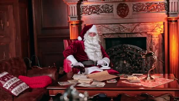 Workplace Santa Claus Beautiful Old Furniture Fireplace Santa Walks His — Stock Video