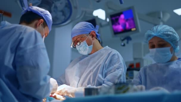 Dos Doctores Trabajando Juntos Sala Cirugía Moderna Médico Gafas Dispositivo — Vídeos de Stock
