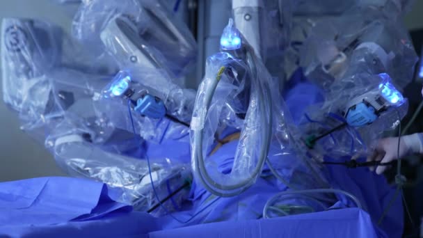 Numerosi Bracci Apparecchiature Chirurgiche Robotiche Ricoperte Plastica Apparecchi Tecnologici Moderni — Video Stock