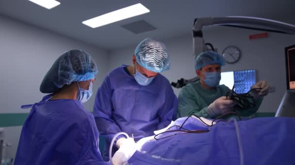 Chirurgien Effectue Opération Aide Outils Assistés Par Une Infirmière Assistant — Video