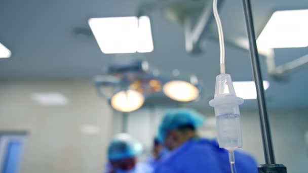 Halb Gefülltes Reservoir Eines Fallzählers Operationssaal Während Der Operation Ärzte — Stockvideo