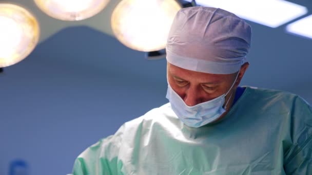 Spécialiste Chirurgie Plastique Travaillant Sous Équipement Éclairage Salle Chirurgicale Vue — Video