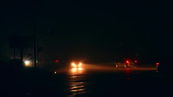 Světlomety Aut Prolamují Naprostou Tmu Městě Během Výpadku Proudu Žádná — Stock video