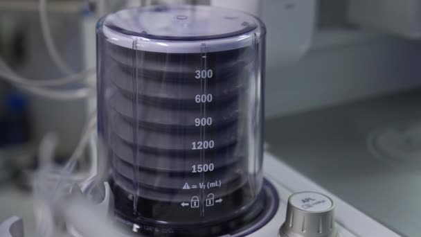 Pompe Tombante Montante Une Machine Ventilation Pulmonaire Artificielle Équipement Pompage — Video