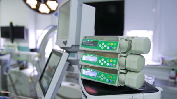 Włączono Pompy Infuzyjne Pracujące Sali Operacyjnej Zapalane Ekrany Robocze Urządzeń — Wideo stockowe