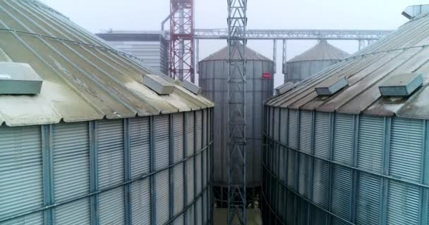 工厂大型金属现代筒仓 大型农业电梯存储 — 图库视频影像
