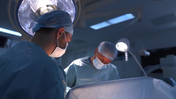 Especialistas Cirugía Plástica Médica Que Trabajan Con Cuidado Piel Del — Vídeo de stock