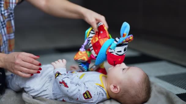 Šťastné Dítě Radostný Životní Styl Novorozenci Hrají Hračkami — Stock video