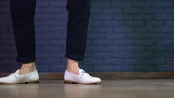 Zamknij Widok Tańczących Butów Obuwie Stylu Życia Tańczące Podłodze — Wideo stockowe