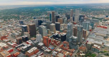 Şehir merkezindeki şehir manzaralı binalar. Denver, Colorado 'nun hava manzarası.