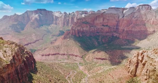 Flott Amerikansk Canyon Antenne Utsikt Store Røde Oransje Steinfjell – stockvideo