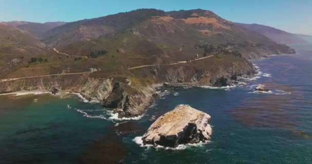 Καλιφόρνια Τοπίο Θαλασσογραφία Ειρηνικός Ωκεανός Χτυπά Την Τραχιά Ακτή — Αρχείο Βίντεο